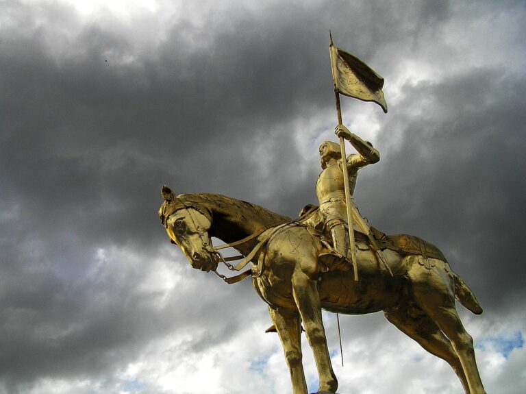 joan of arc, golden, sculpture-206939.jpg